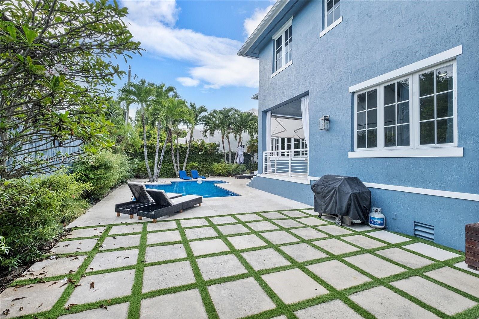 TROPICAL ISLE HOMES SUB 1 - Residential