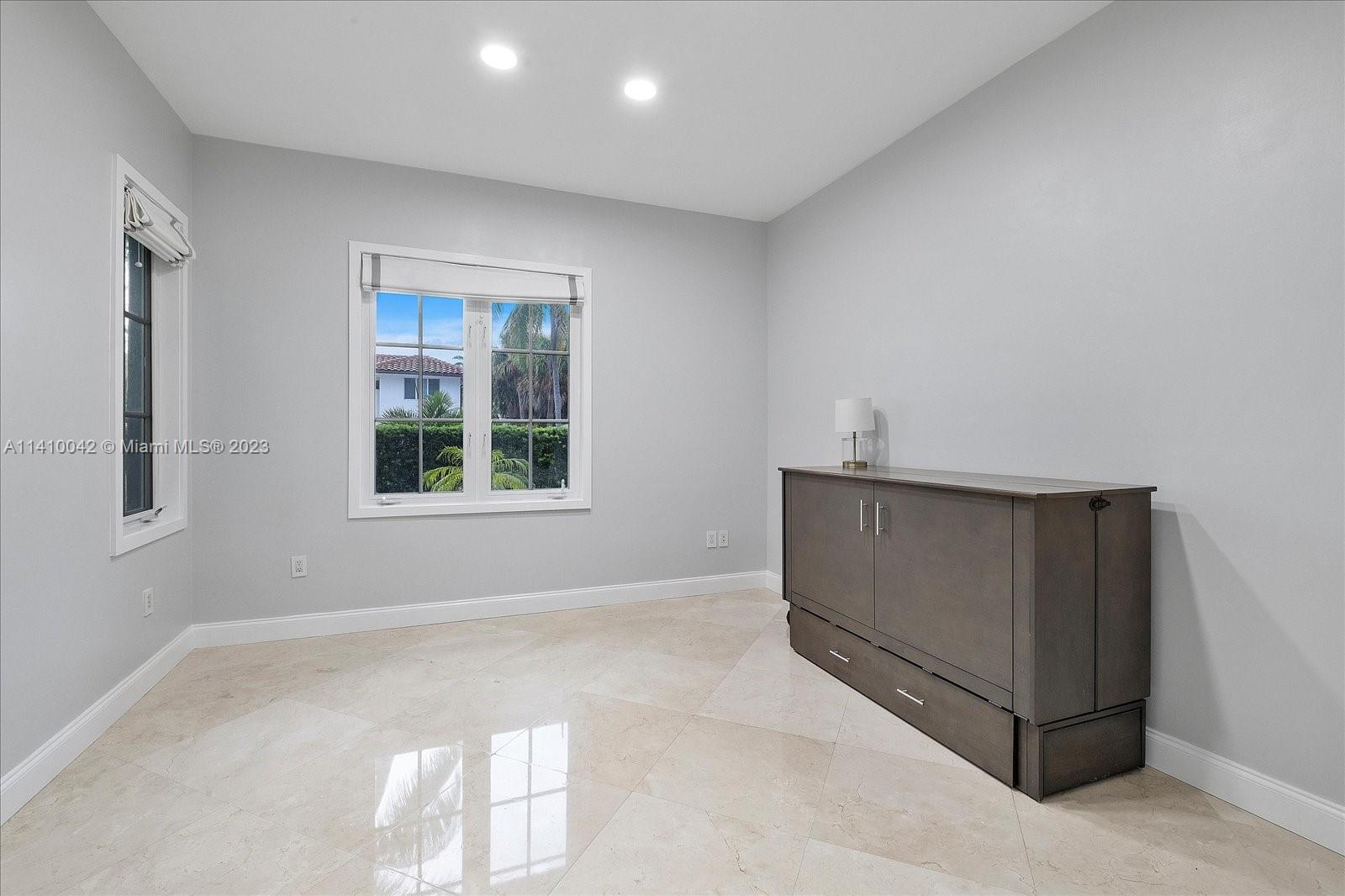 TROPICAL ISLE HOMES SUB 1 - Residential