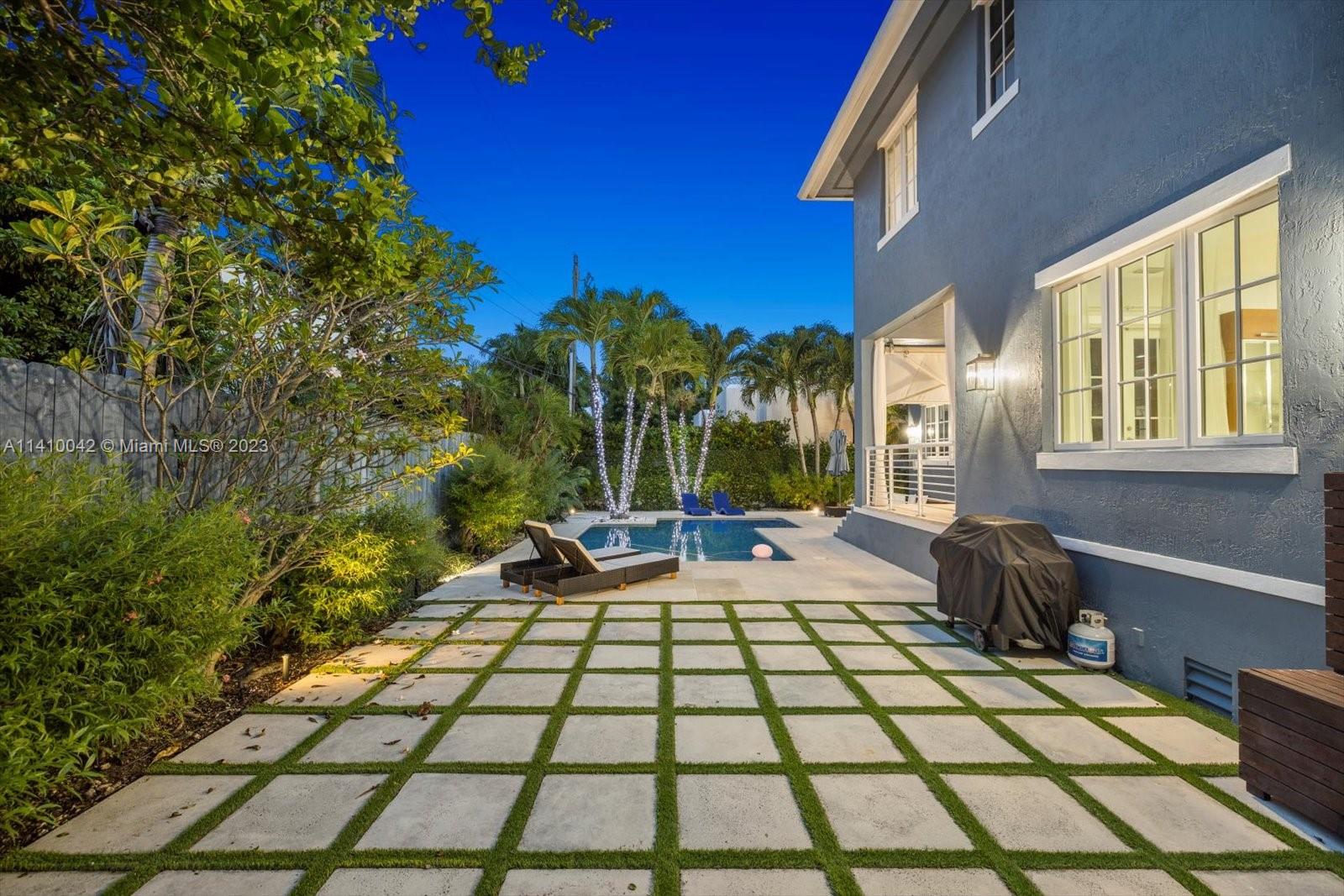 TROPICAL ISLE HOMES SUB 1 - Residential