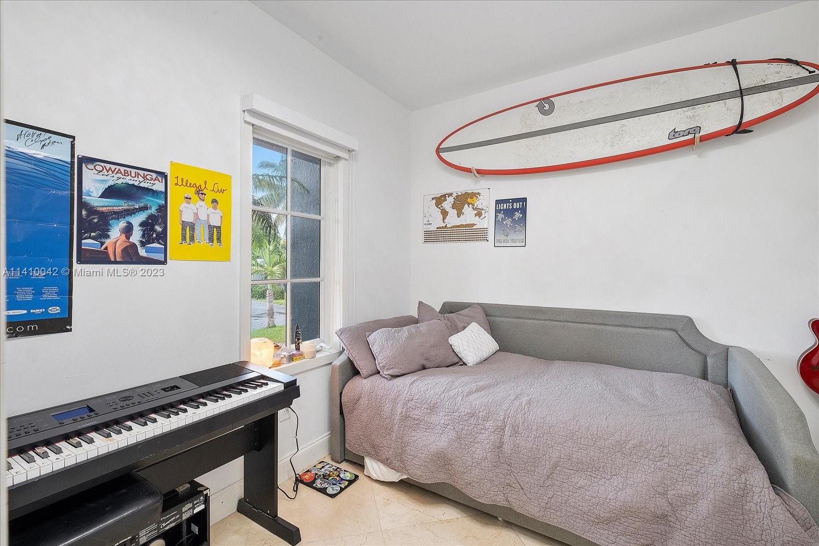 TROPICAL ISLE HOMES SUB 1 - Residential