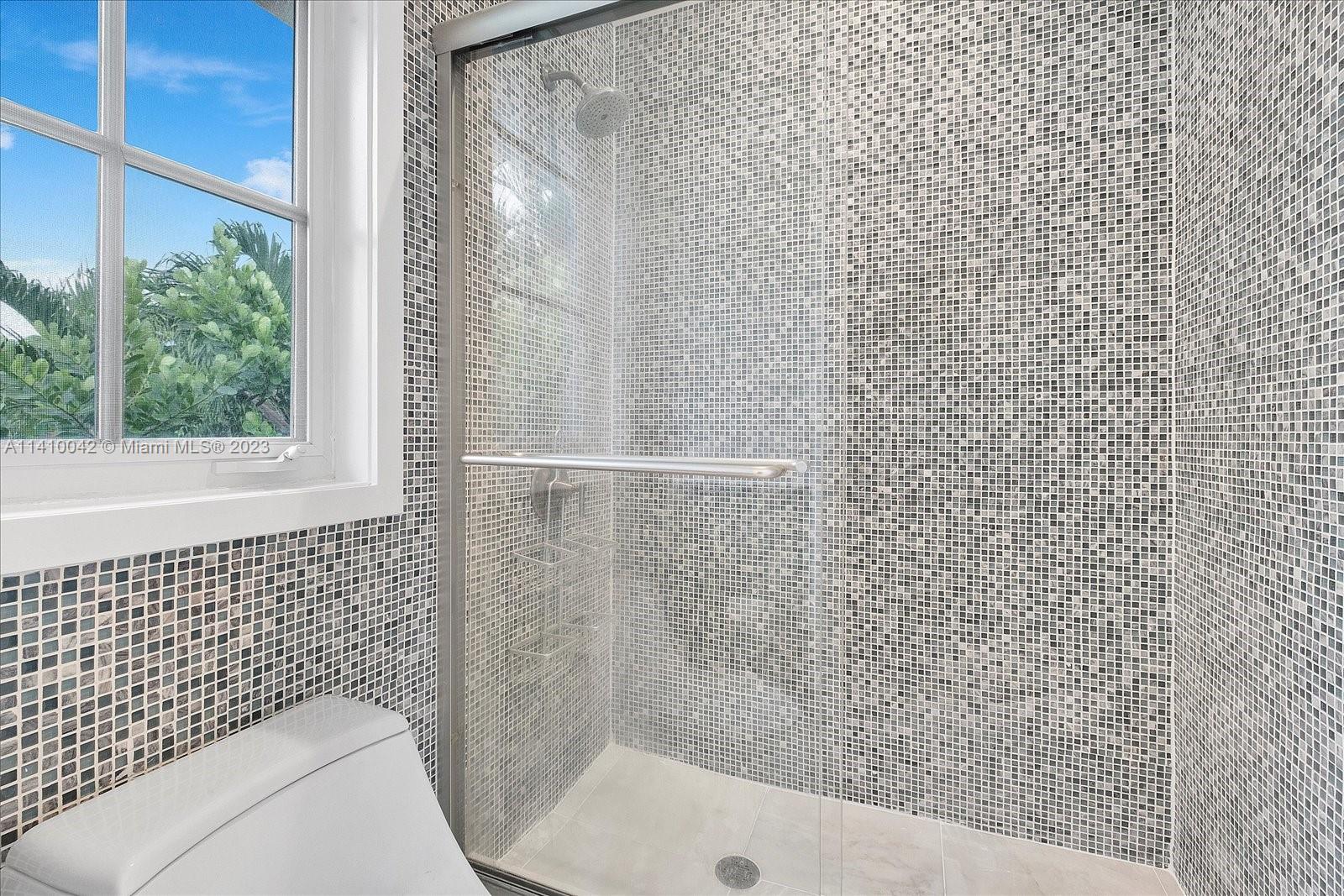 TROPICAL ISLE HOMES SUB 1 - Residential