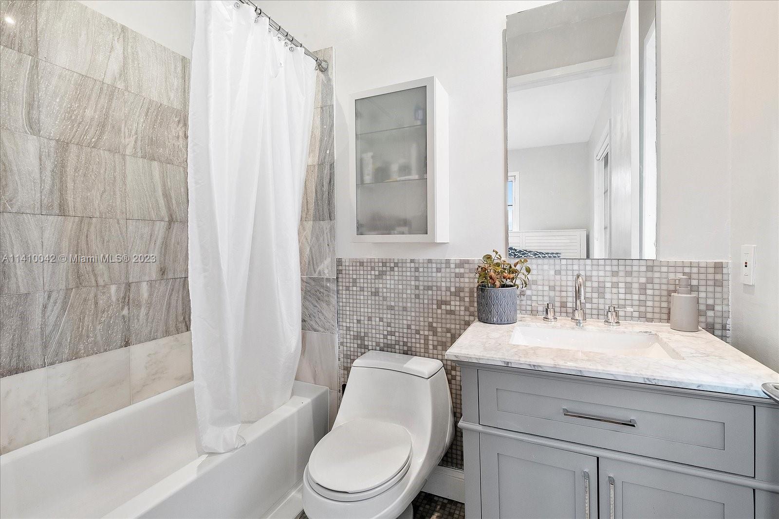 TROPICAL ISLE HOMES SUB 1 - Residential