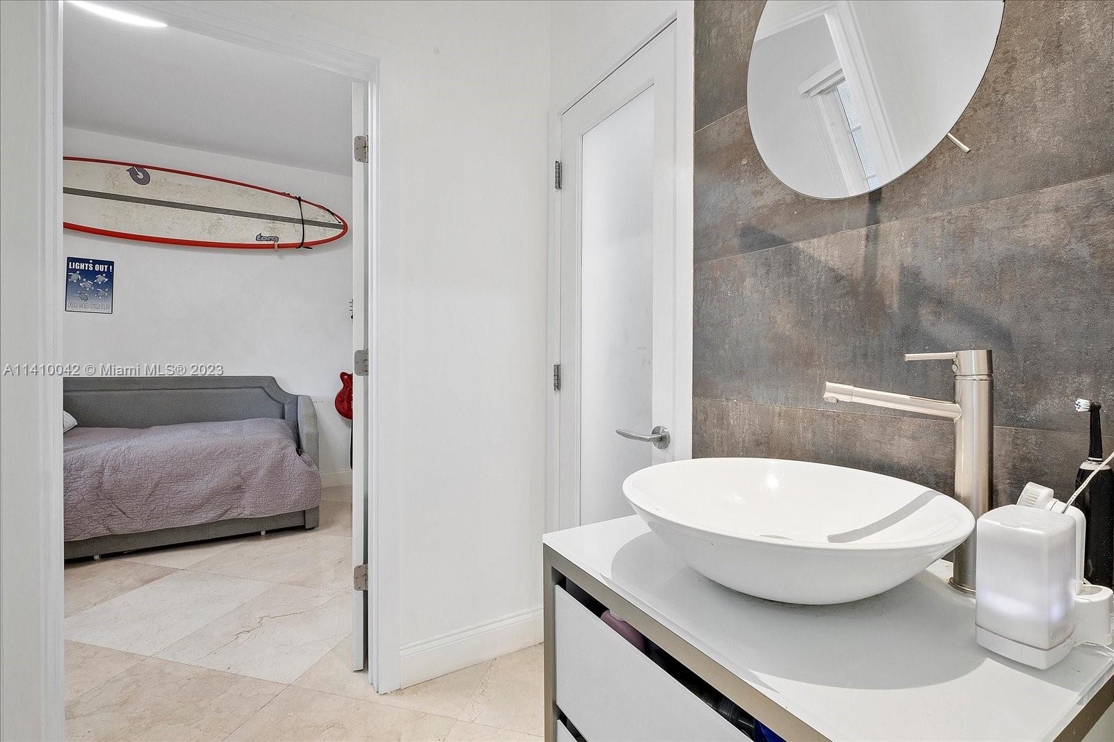 TROPICAL ISLE HOMES SUB 1 - Residential