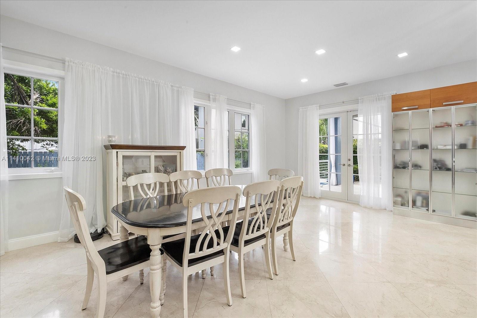 TROPICAL ISLE HOMES SUB 1 - Residential