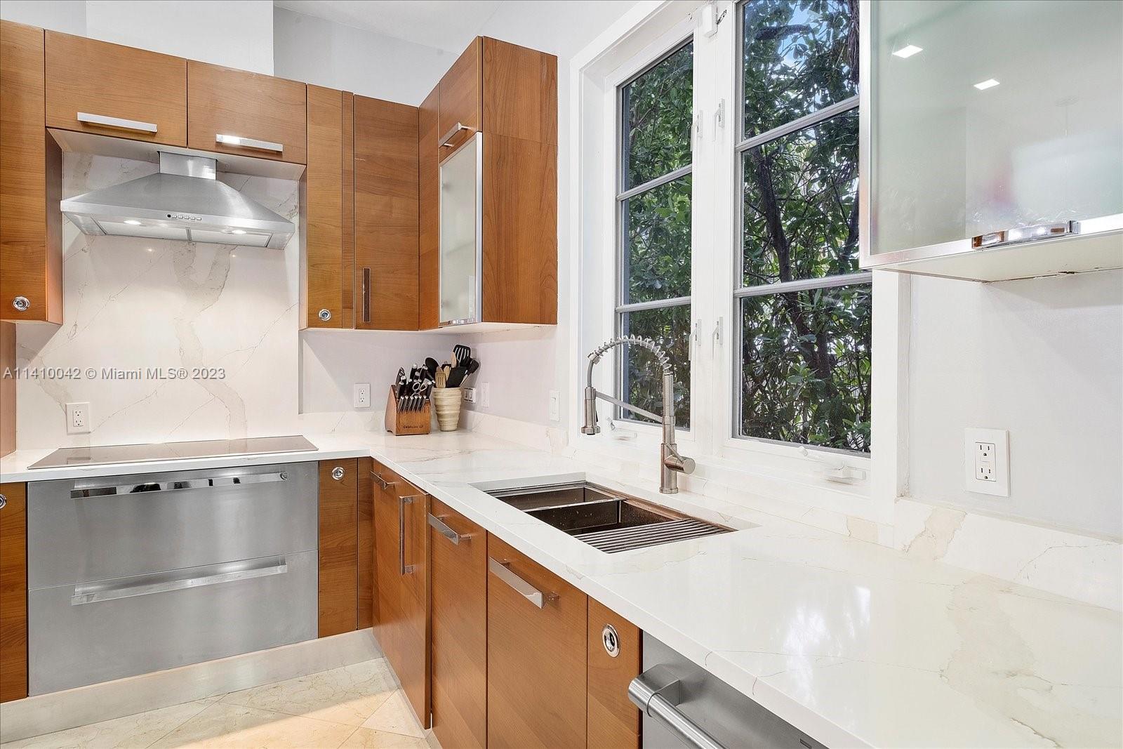 TROPICAL ISLE HOMES SUB 1 - Residential