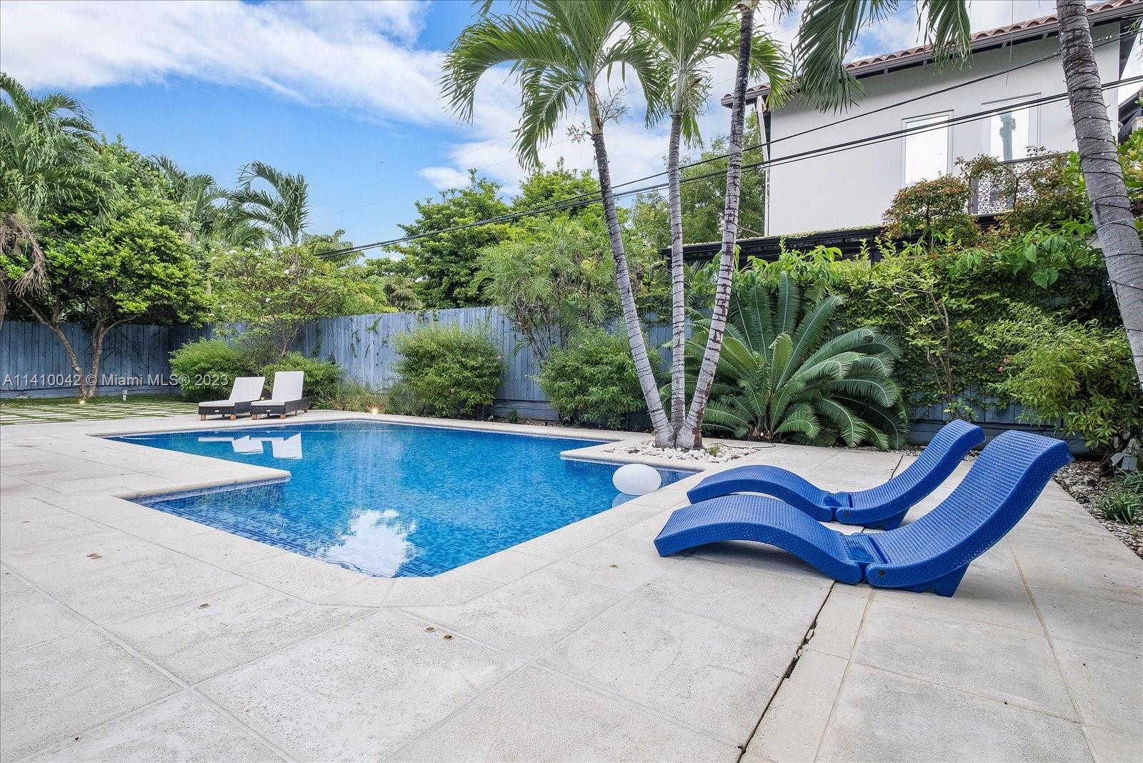 TROPICAL ISLE HOMES SUB 1 - Residential