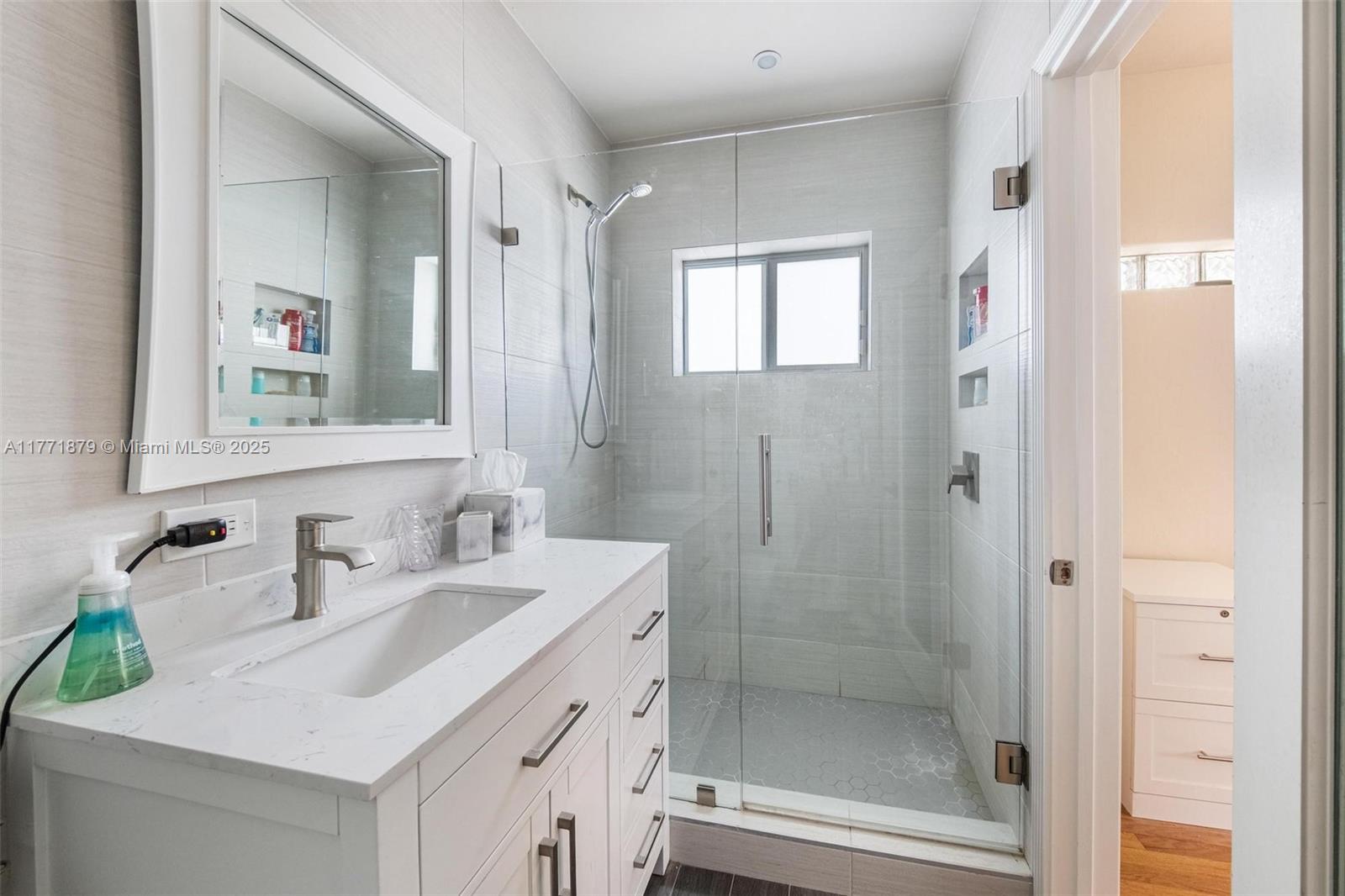 EARLETON SHORES - Residential