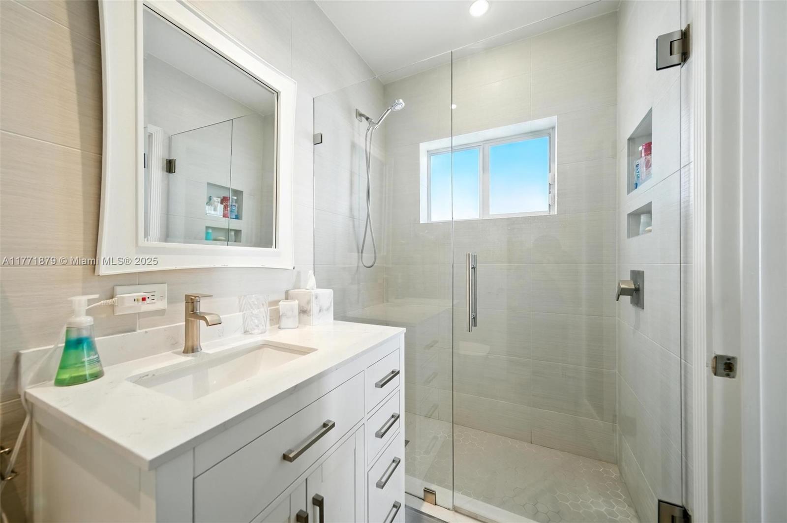 EARLETON SHORES - Residential