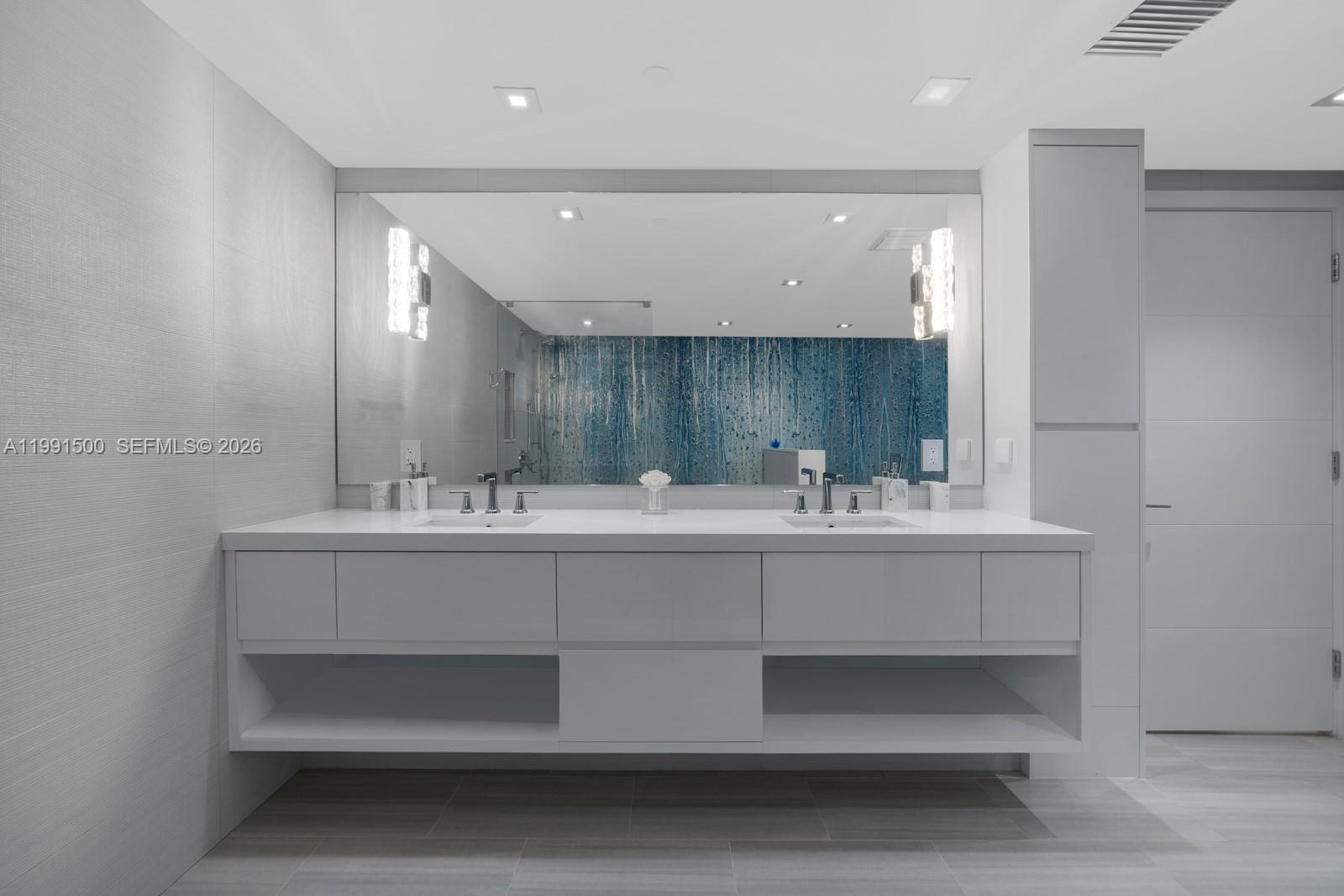 SOLIMAR CONDO - Residential