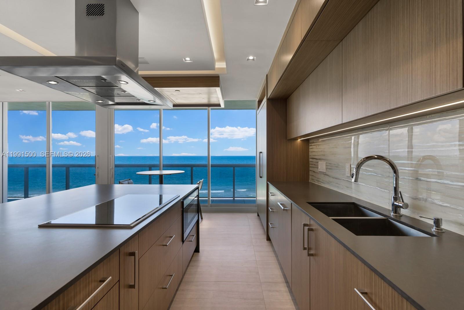 SOLIMAR CONDO - Residential