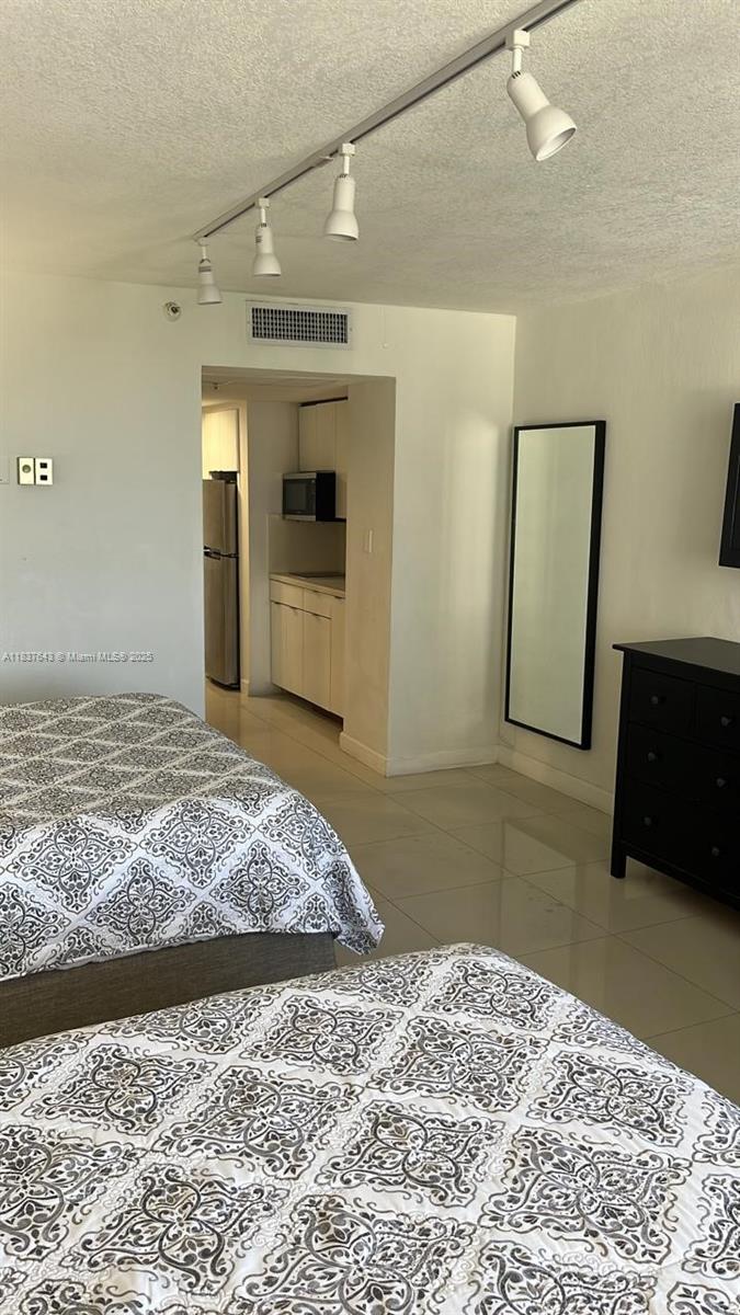 THE AVENTURA BEACH CLUB C - Residential