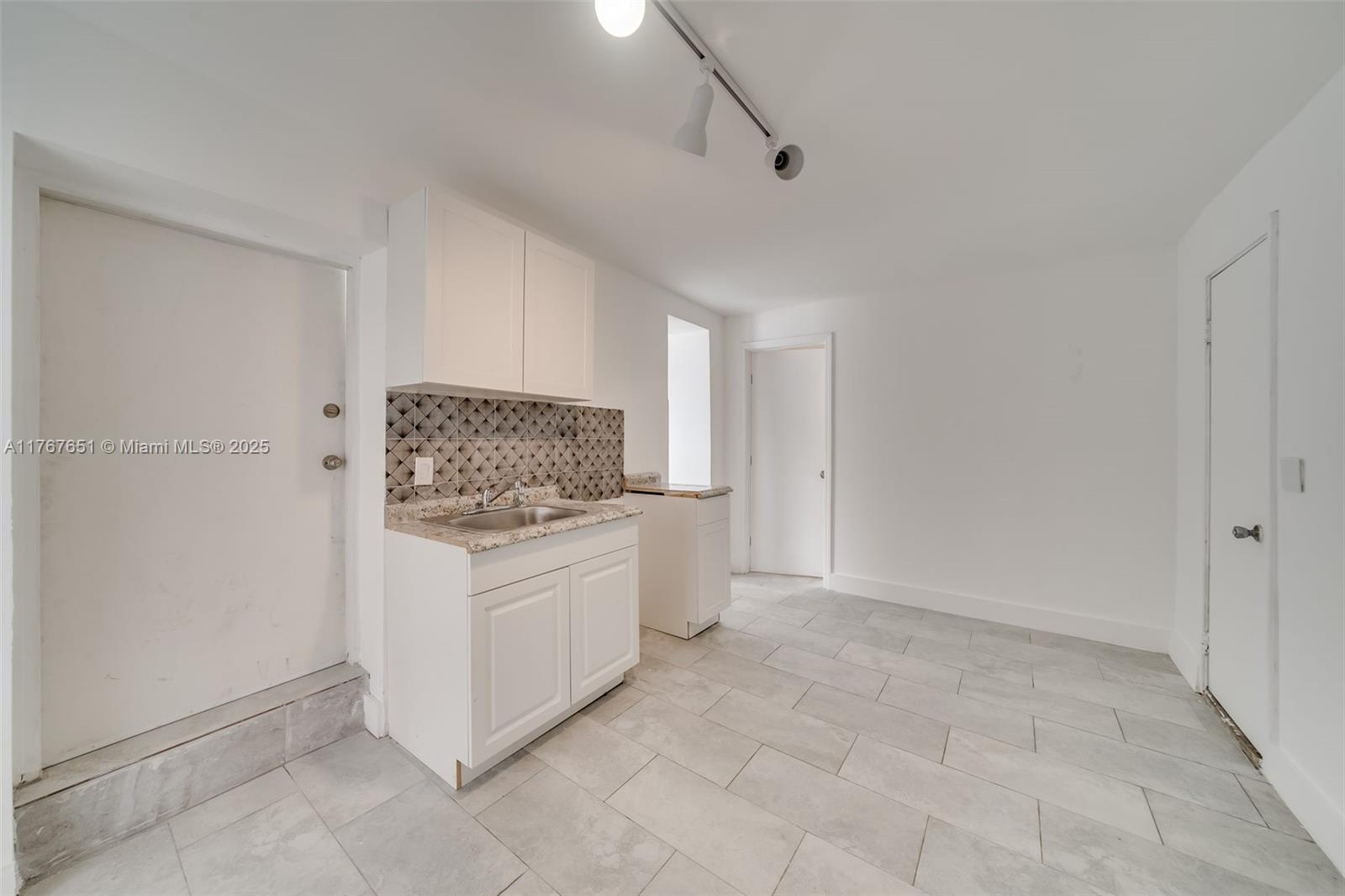 RAILROAD SHOPS INTER SCHO - Residential Income