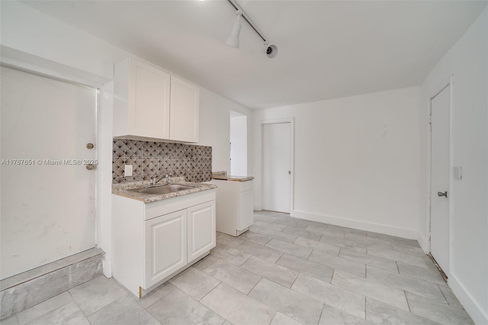 RAILROAD SHOPS INTER SCHO - Residential Income