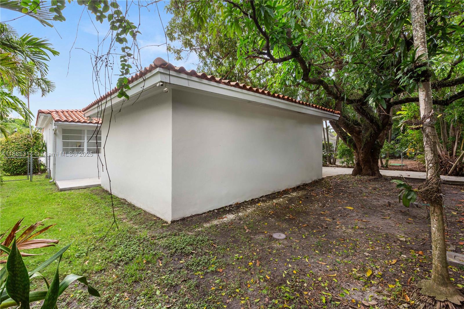 CORAL GABLES CRAFTS SEC - Residential Lease