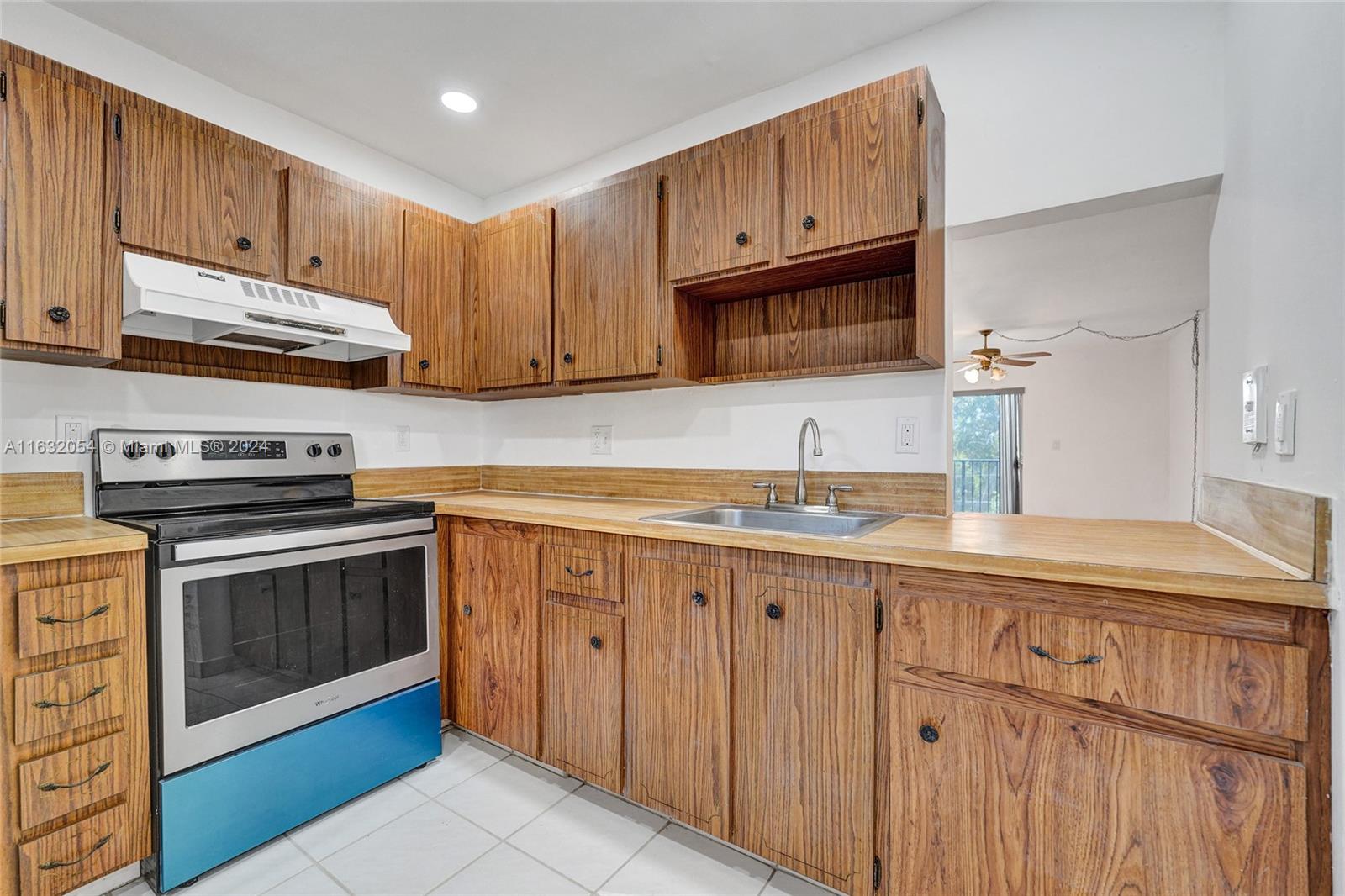 Property for Sale at 7541 Nw 16th St 1310, Plantation, Miami-Dade County, Florida - Bedrooms: 2 
Bathrooms: 2  - $185,000
