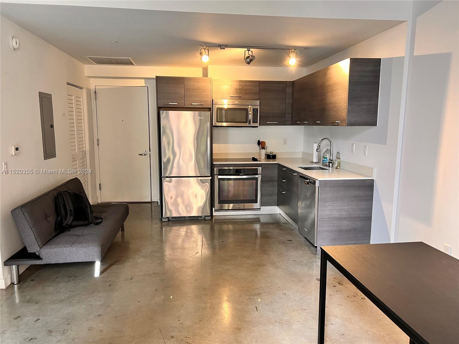 CENTRO CONDO - Residential Lease
