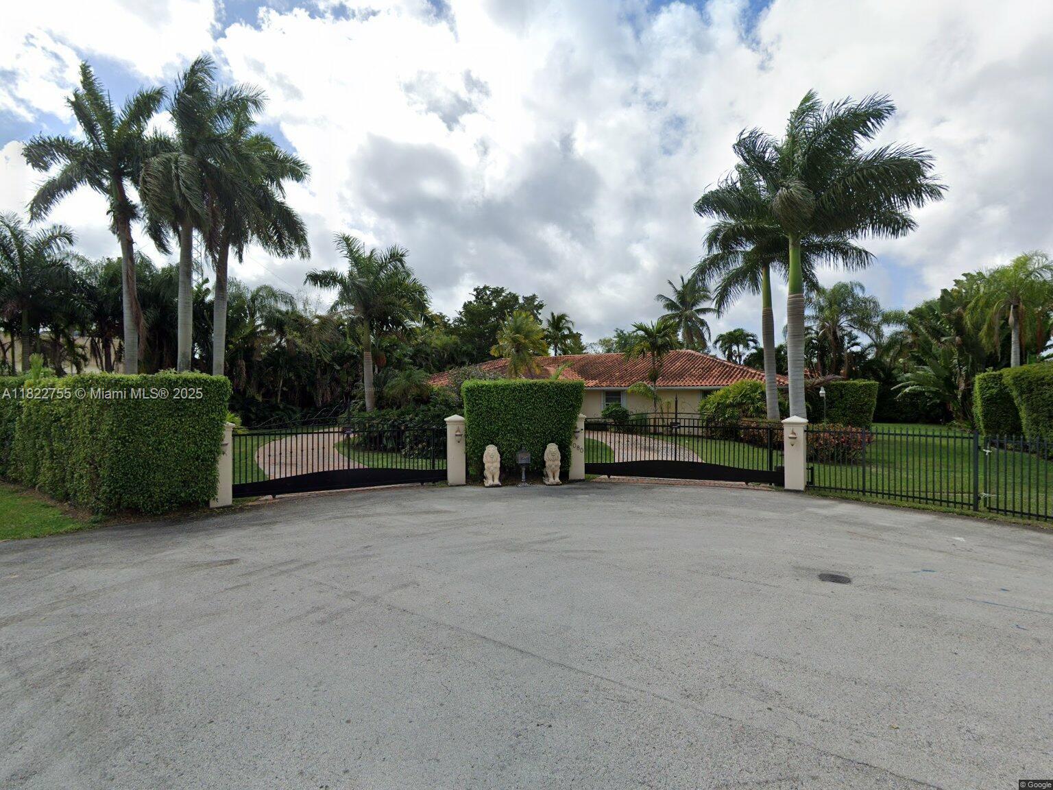 7080 Sw 98th Ave, Miami, Broward County, Florida - 5 Bedrooms  
3 Bathrooms - 