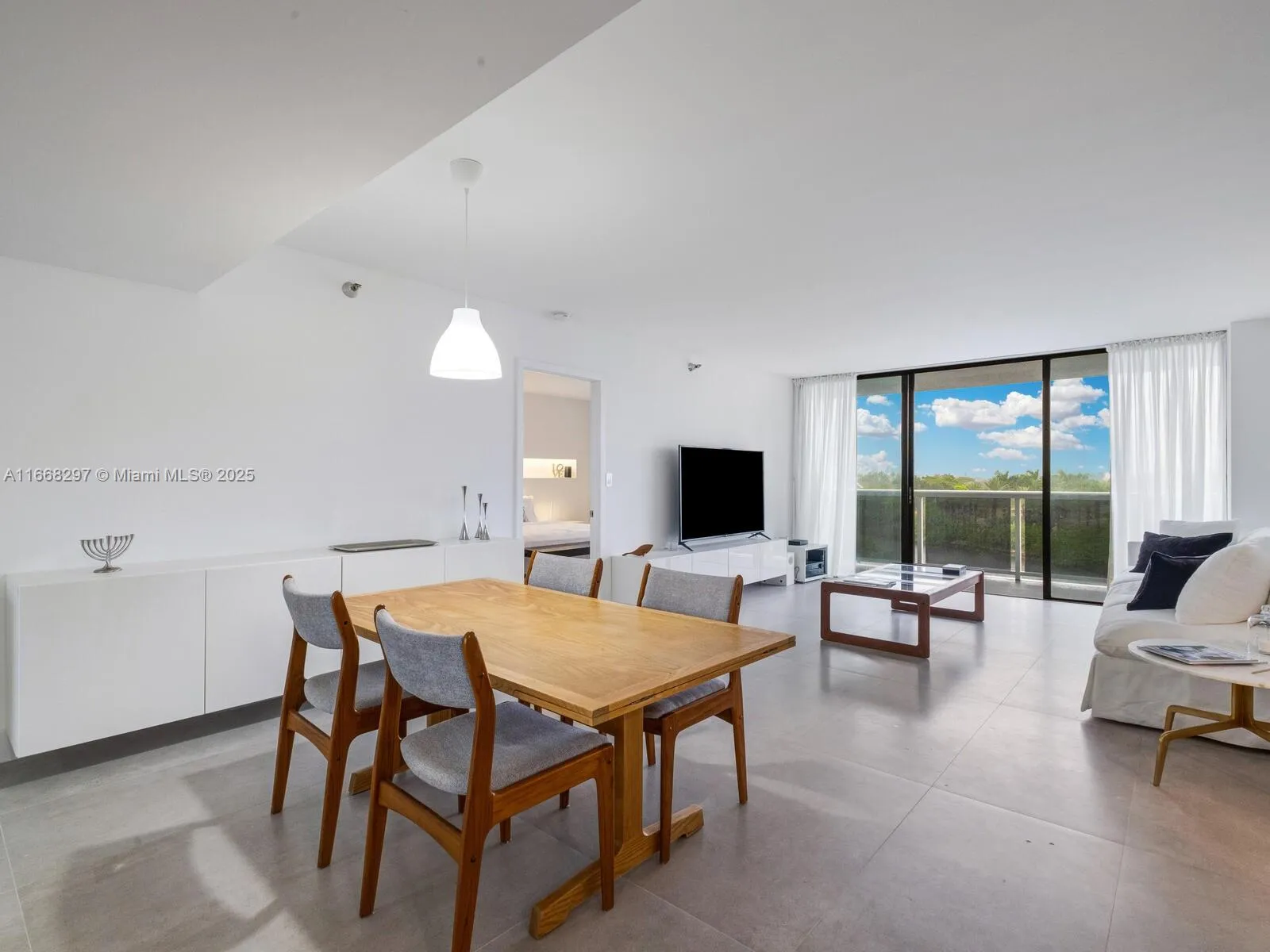 Aventura, Florida 33180, United States, 2 Bedrooms Bedrooms, ,2 BathroomsBathrooms,Residential,Active,41480