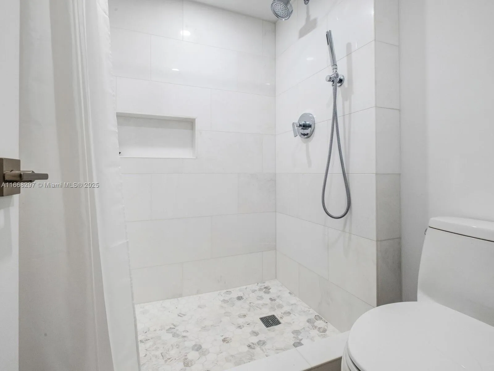 Aventura, Florida 33180, United States, 2 Bedrooms Bedrooms, ,2 BathroomsBathrooms,Residential,Active,41480