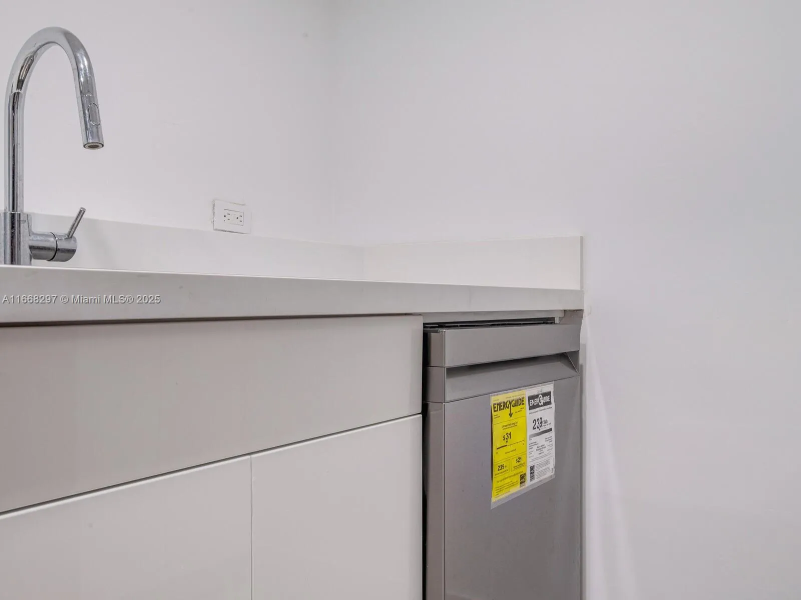 Aventura, Florida 33180, United States, 2 Bedrooms Bedrooms, ,2 BathroomsBathrooms,Residential,Active,41480