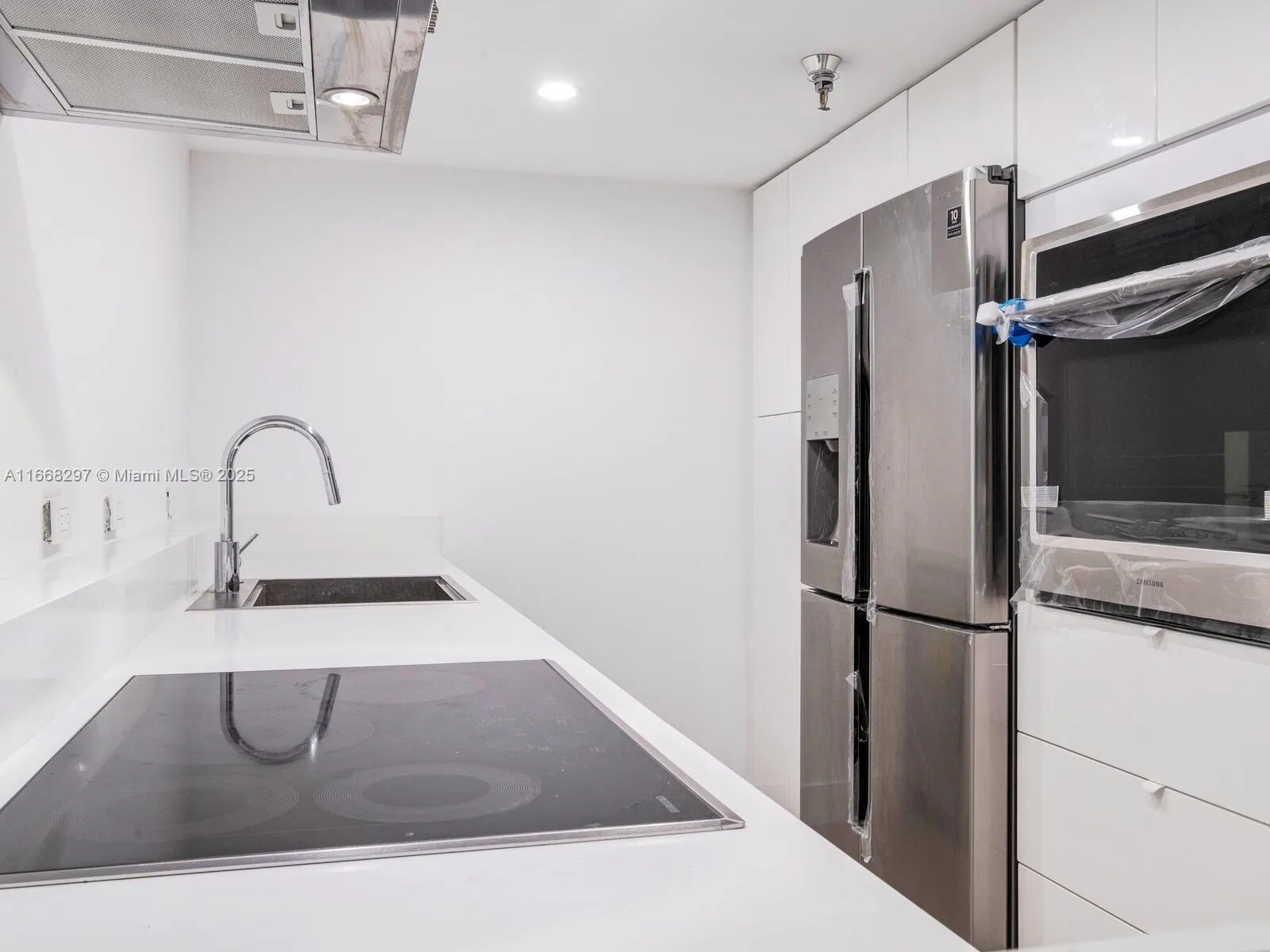 Aventura, Florida 33180, United States, 2 Bedrooms Bedrooms, ,2 BathroomsBathrooms,Residential,Active,41480