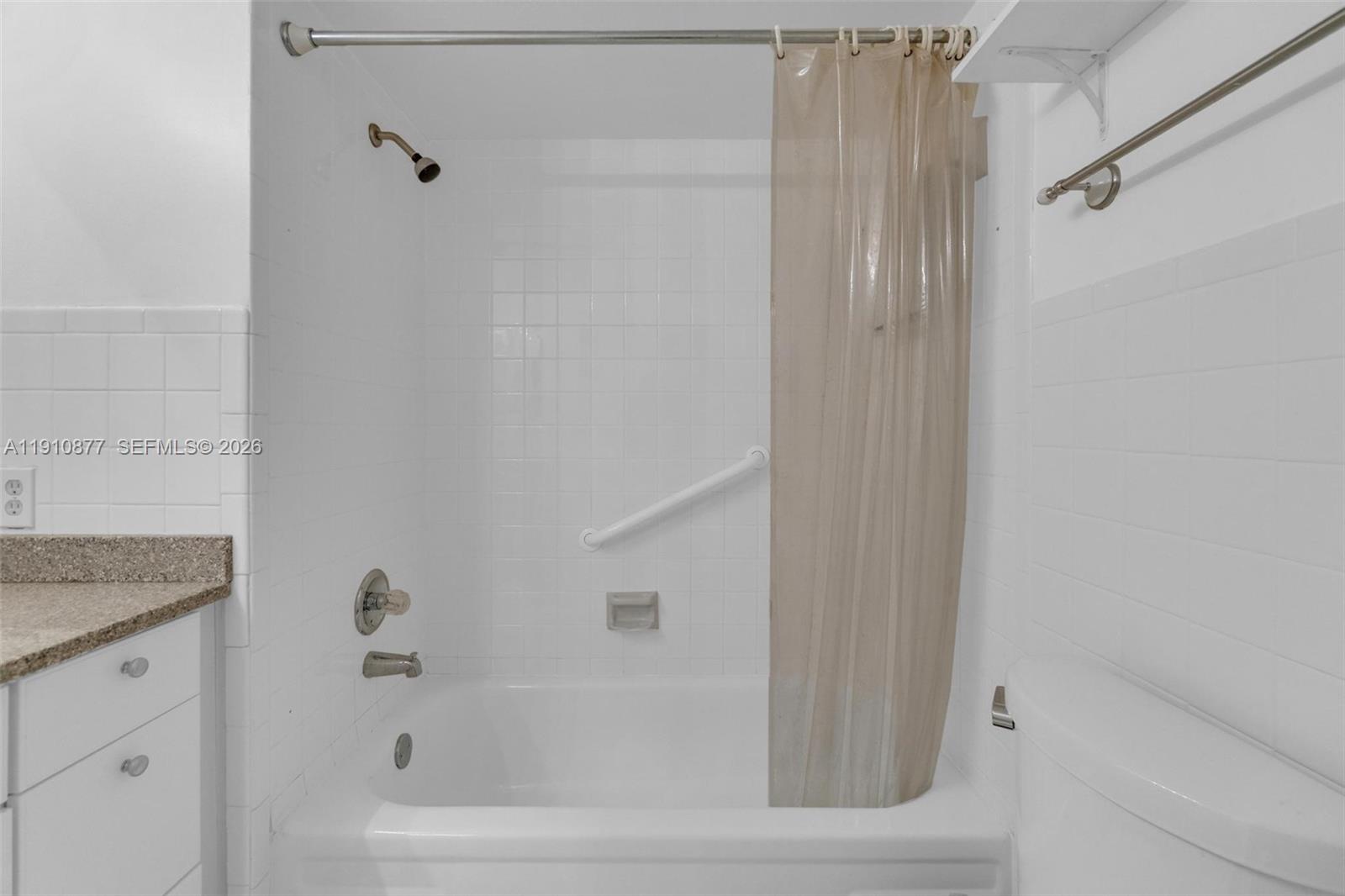 ROLLING HILLS GOLF AND TE - Residential