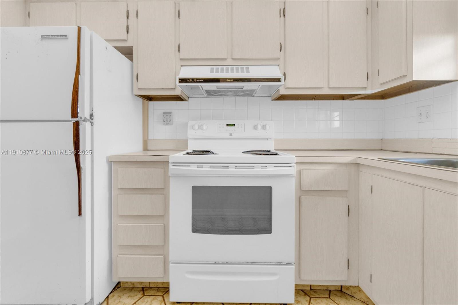 ROLLING HILLS GOLF AND TE - Residential