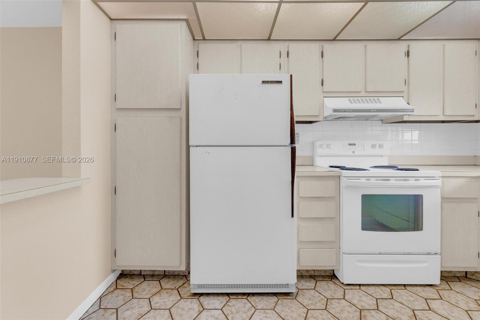 ROLLING HILLS GOLF AND TE - Residential