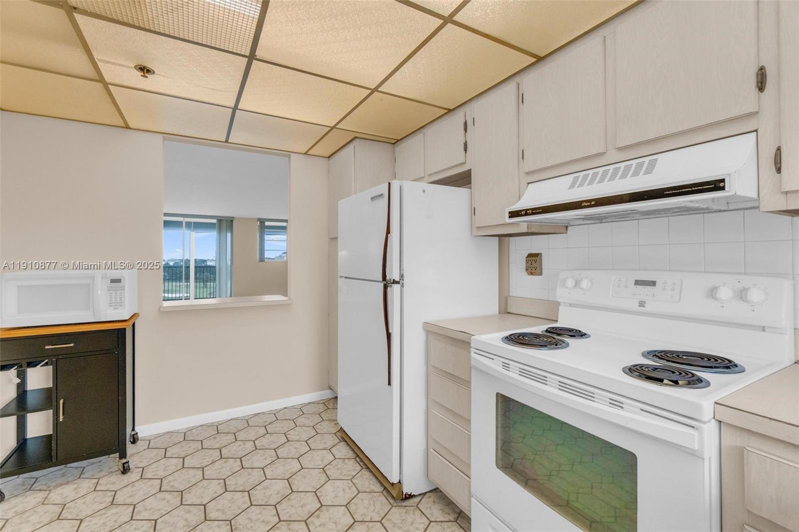 ROLLING HILLS GOLF AND TE - Residential