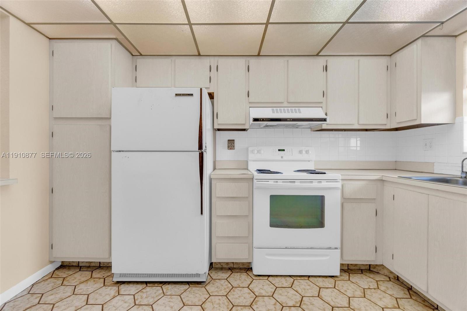 ROLLING HILLS GOLF AND TE - Residential