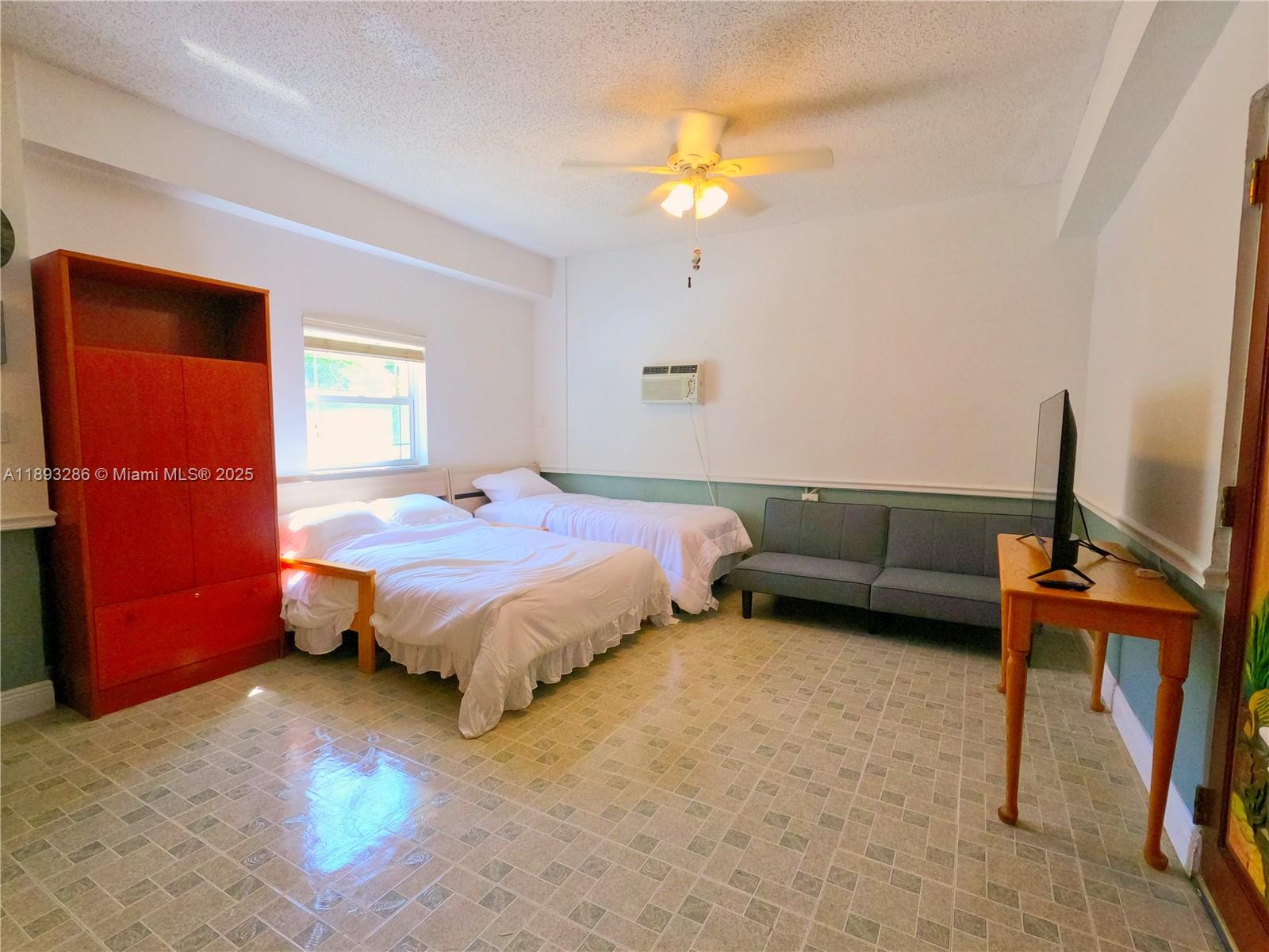 SUNSET WATERWAYS - Residential Lease