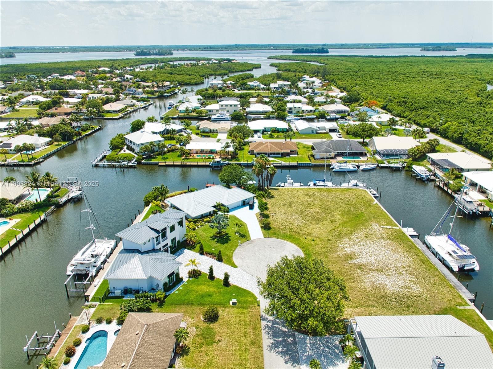 QUEEN'S COVE UNIT 1 - Land