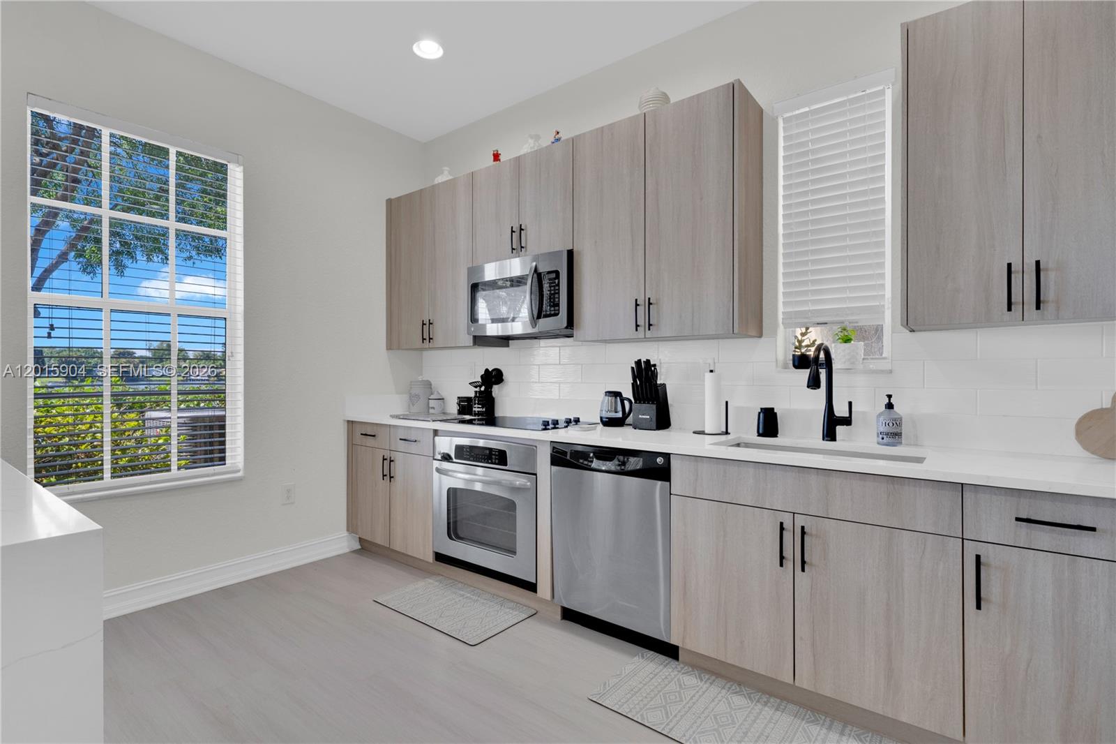 HILLSBORO ASSOCIATES PLAT - Residential