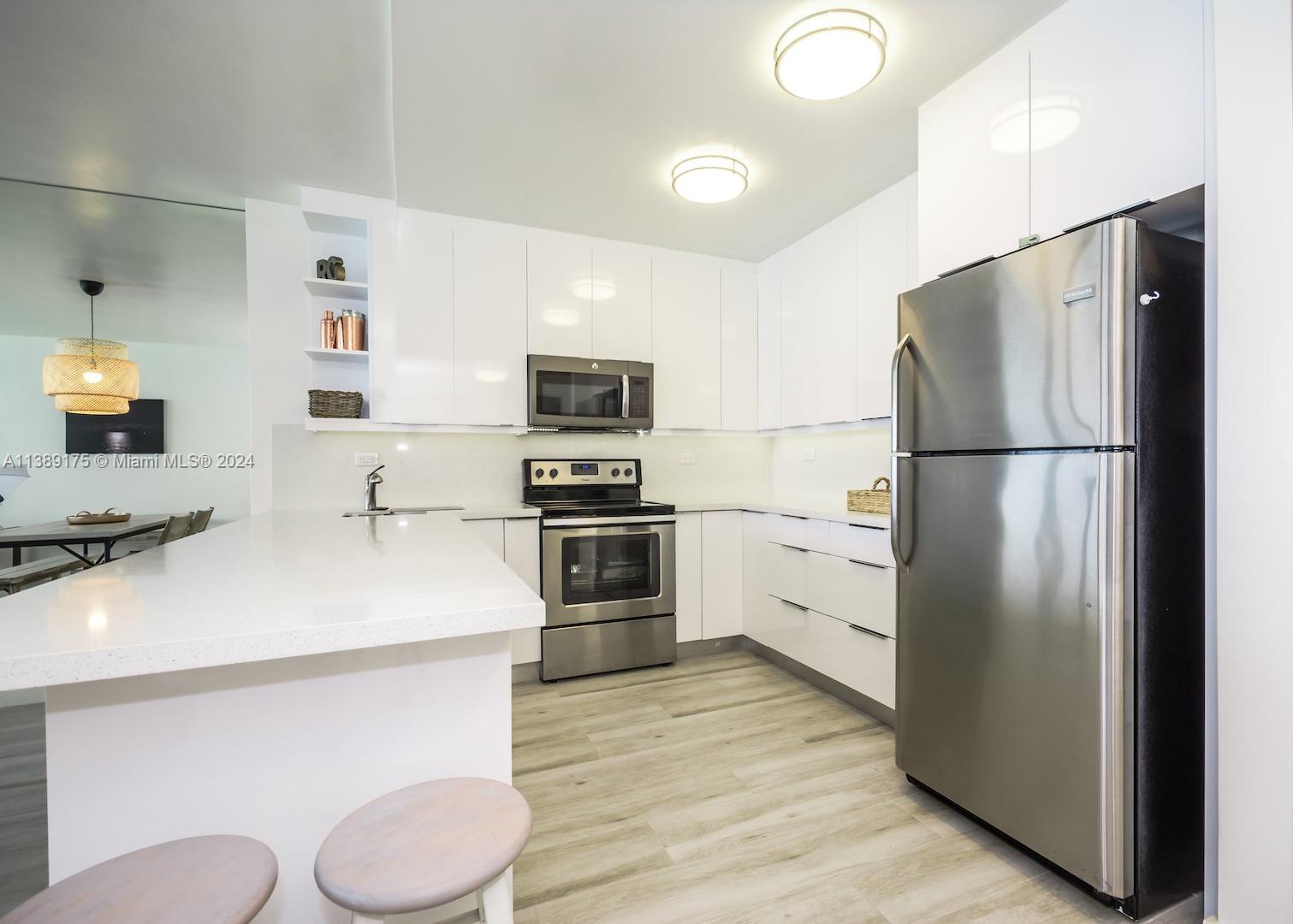 5601 Collins Ave 1204