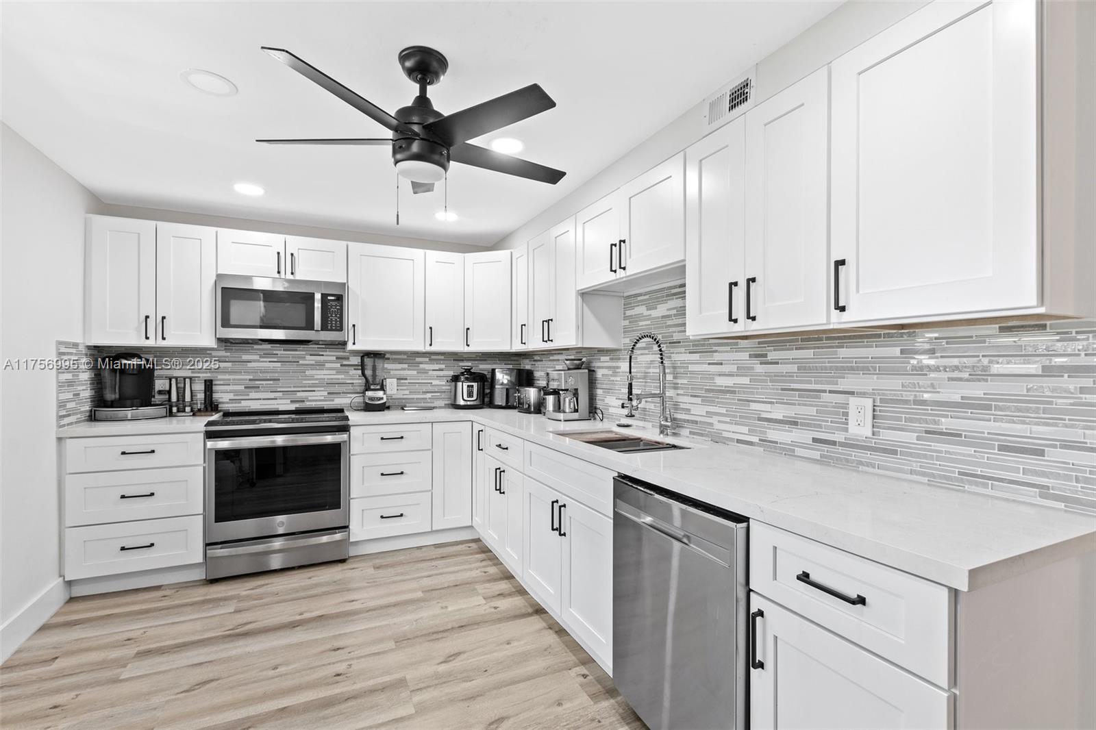 Property for Sale at 802 Cypress Grove Ln 409, Pompano Beach, Broward County, Florida - Bedrooms: 3 
Bathrooms: 3  - $350,000