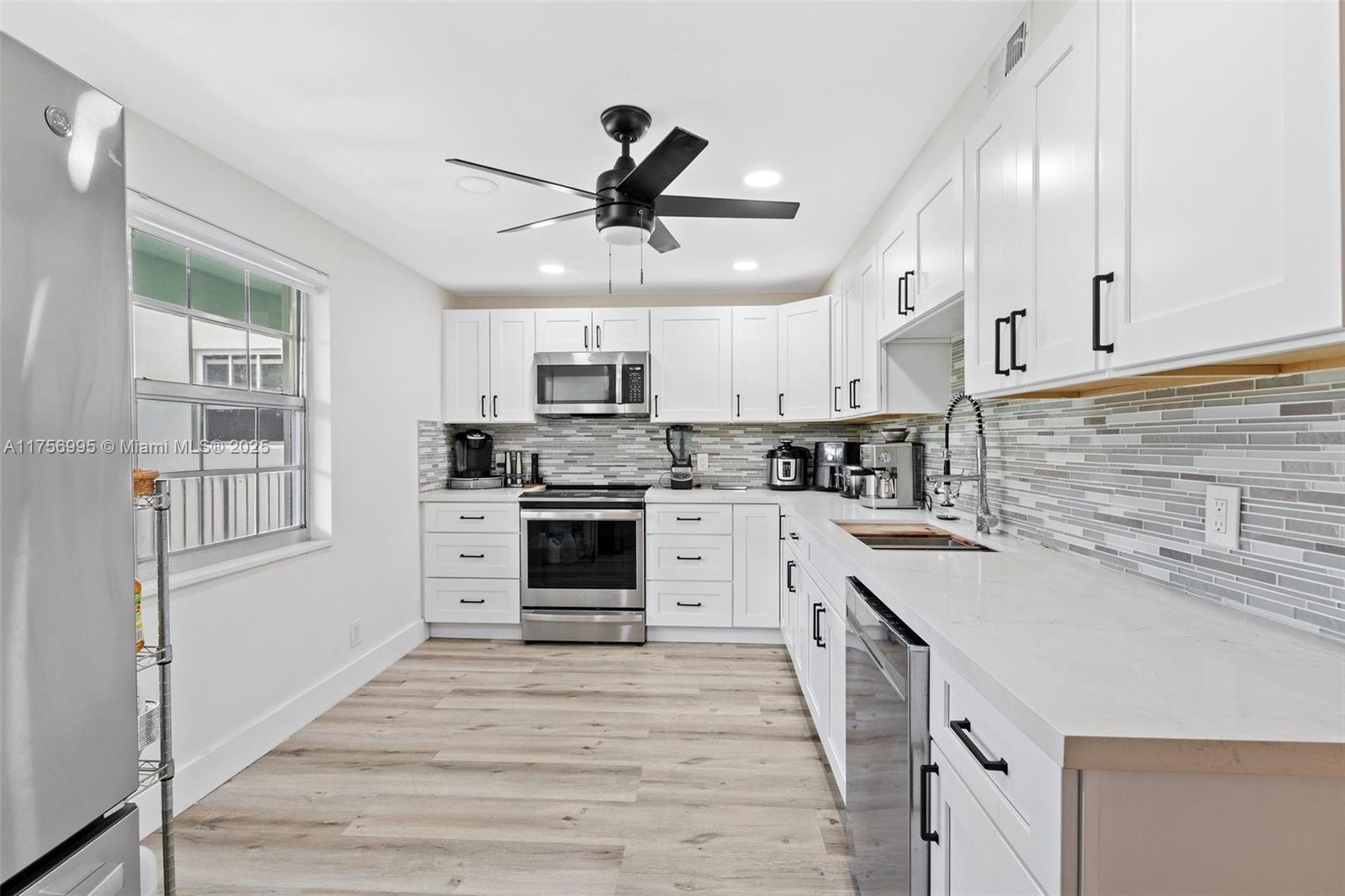 NO 122 PALM-AIRE COUNTRY - Residential
