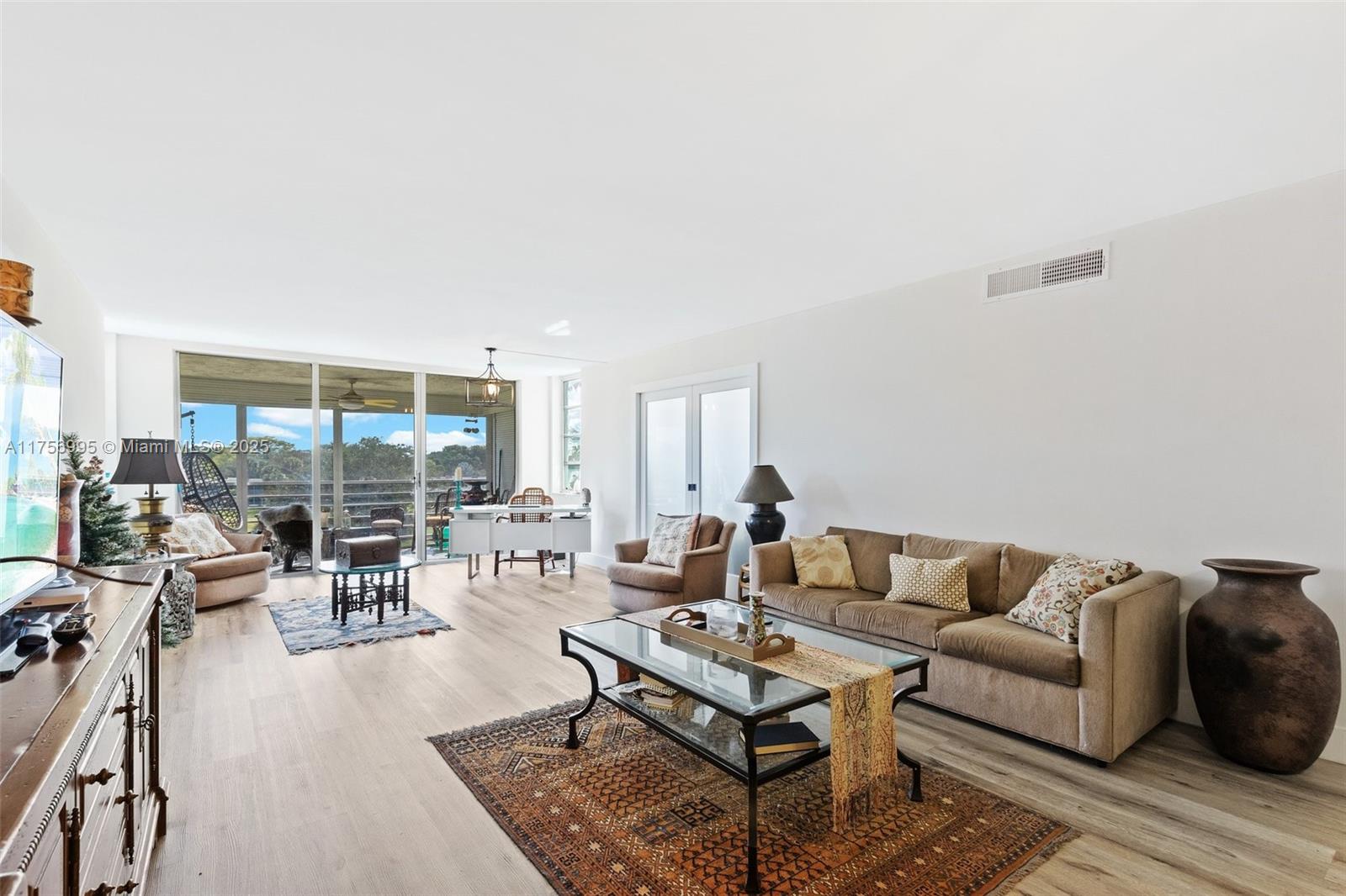 NO 122 PALM-AIRE COUNTRY - Residential