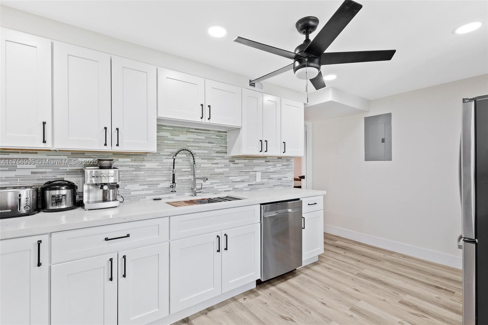 NO 122 PALM-AIRE COUNTRY - Residential