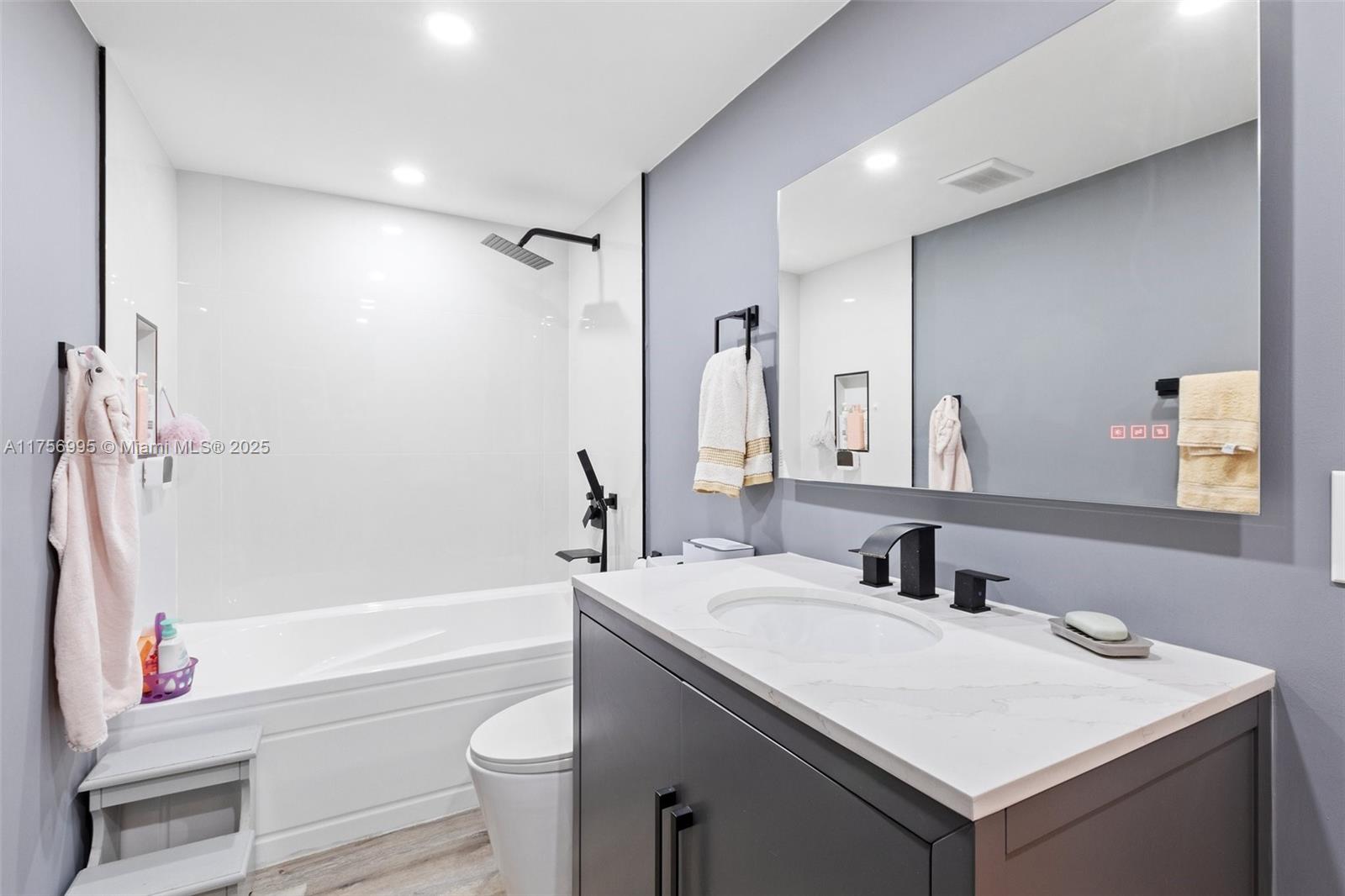 NO 122 PALM-AIRE COUNTRY - Residential