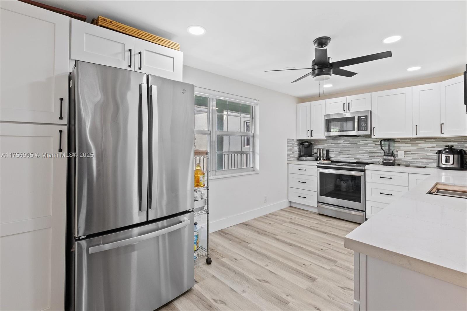NO 122 PALM-AIRE COUNTRY - Residential