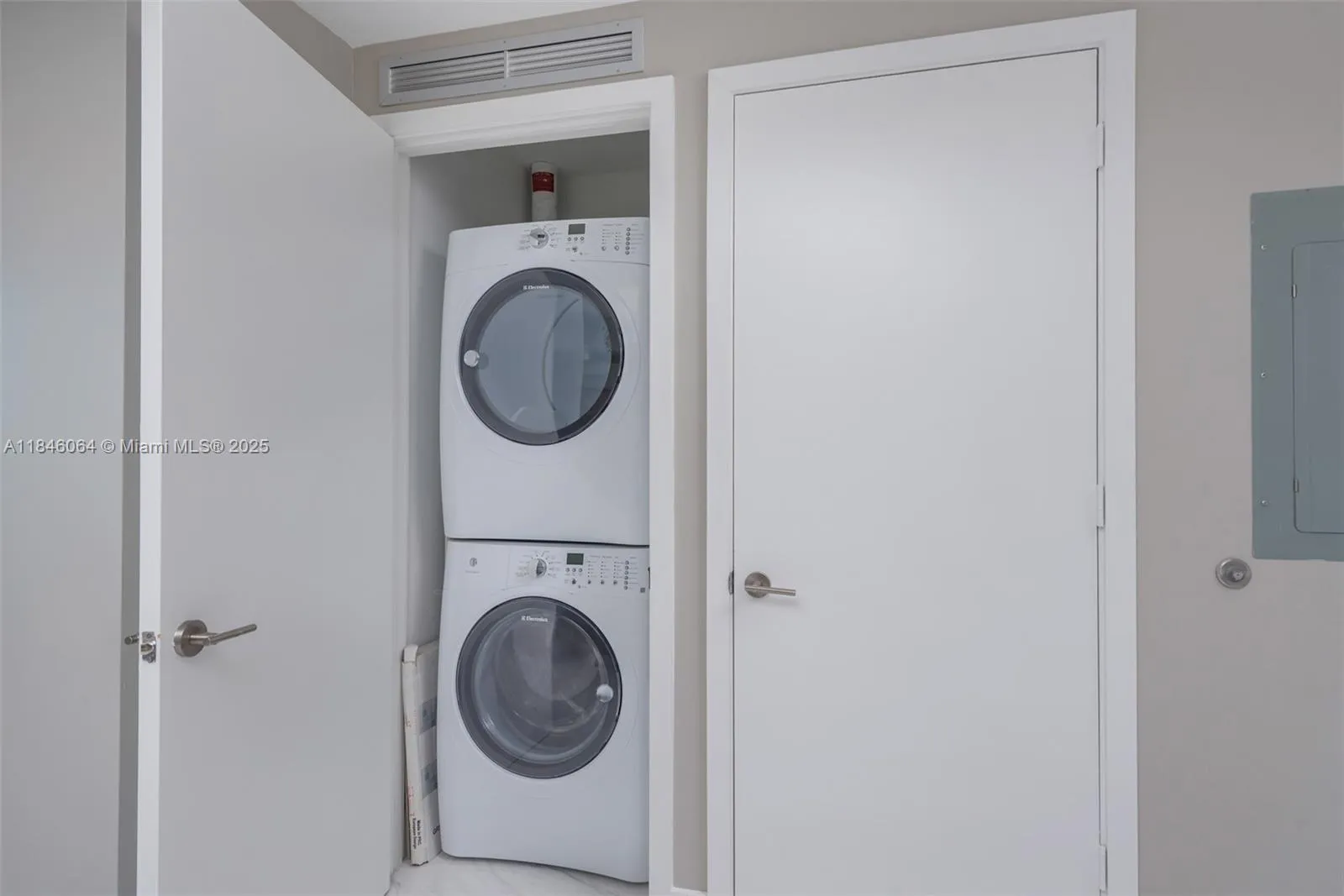 Miami, Florida 33137, United States, 2 Bedrooms Bedrooms, ,3 BathroomsBathrooms,Residential,Active,178270