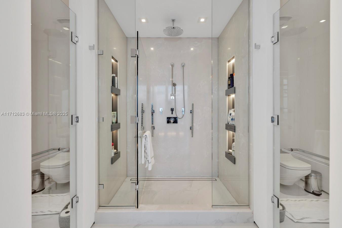 JADE SIGNATURE CONDO - Residential