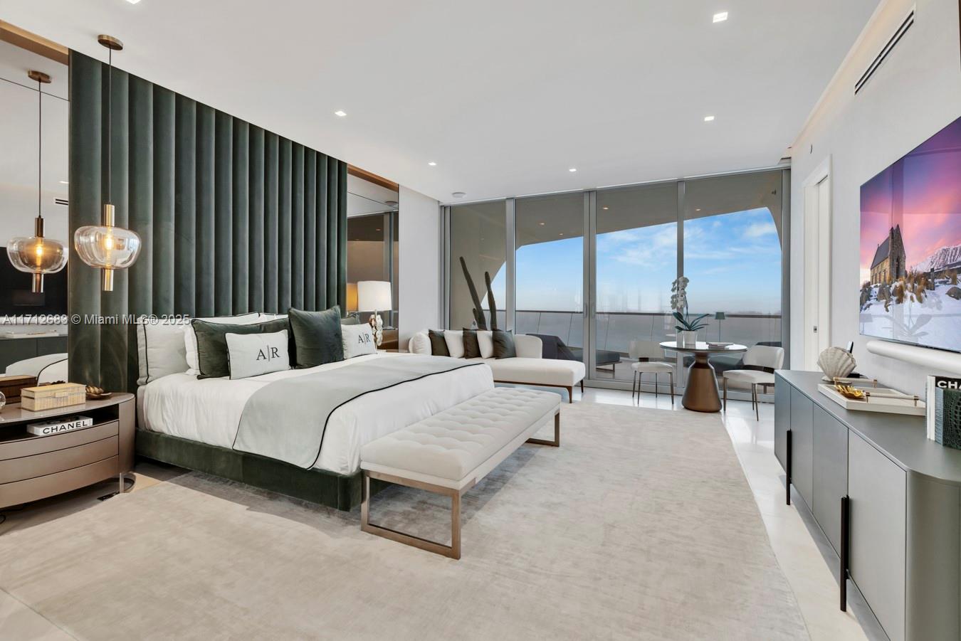 JADE SIGNATURE CONDO - Residential