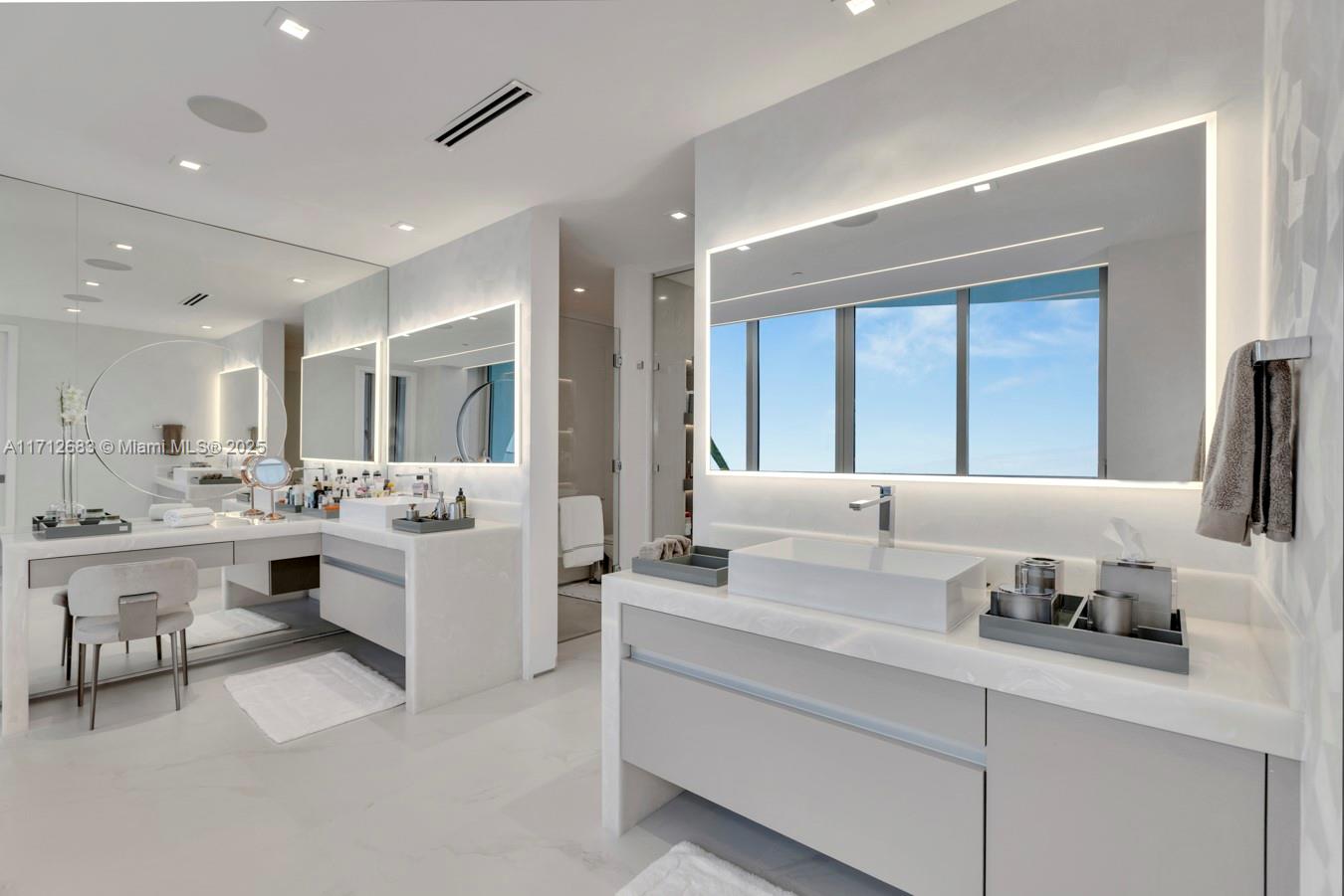 JADE SIGNATURE CONDO - Residential