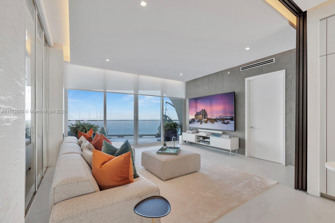 JADE SIGNATURE CONDO - Residential