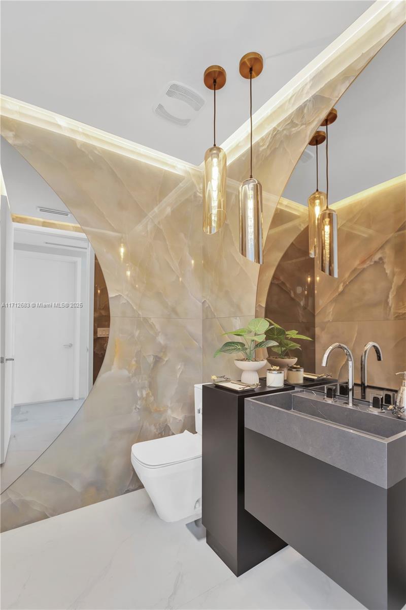 JADE SIGNATURE CONDO - Residential