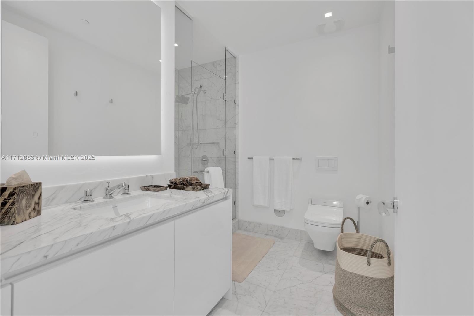 JADE SIGNATURE CONDO - Residential
