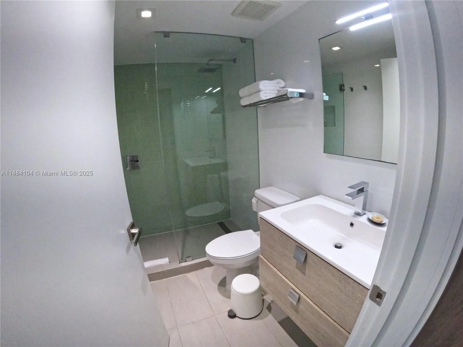 Miami Beach, Florida 33139, United States, 1 Bedroom Bedrooms, ,1 BathroomBathrooms,Residential,Active,68902