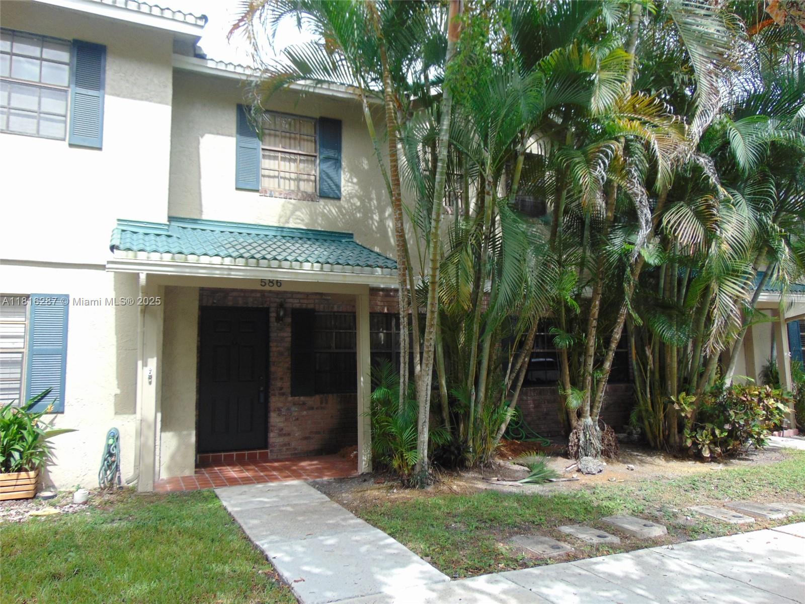 586 Westree Ln, Plantation, Miami-Dade County, Florida - 2 Bedrooms  
3 Bathrooms - 