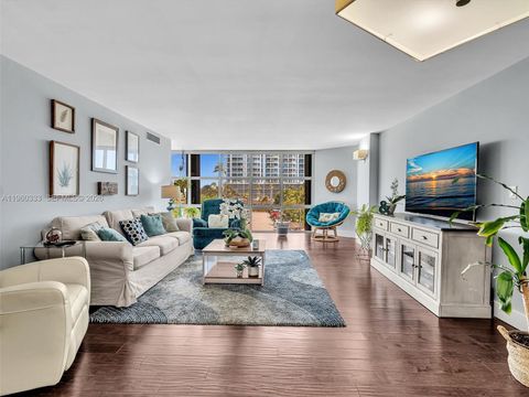 6423 Collins Ave 409 Miami Beach FL 33141